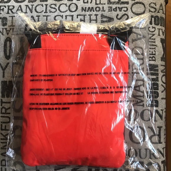 Men’s Steve Madden Quick-Release Cross Body Bag - Picture 5 of 5